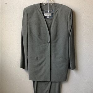 Liz Claiborne Petite Collection 2 Piece Suit